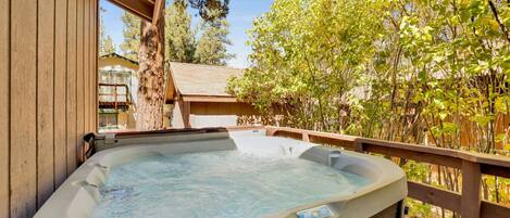 Bañera de hidromasaje al aire libre