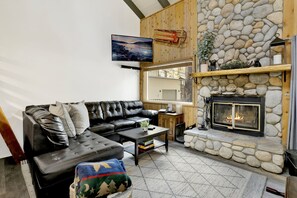 Smart TV, chimenea y futbolito 