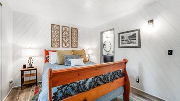 Iron/ironing board, free WiFi, bed sheets