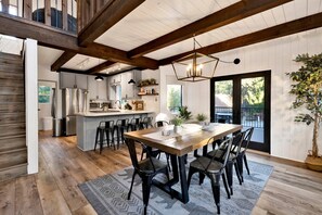 Dining - Balboa at Big Bear – Stylish Cabin with Hot Tub, Game Loft & Private Sports Court (Big Bear Lake)