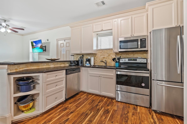 Fridge, coffee/tea maker, toaster