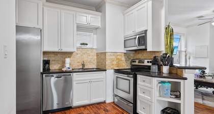 Sunny Hidden Retreat B – Ocean Town Gem