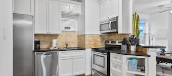Sunny Hidden Retreat B – Ocean Town Gem