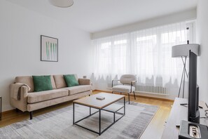 Télévision, chaîne hi-fi