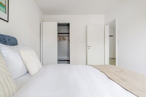 2 chambres, fer et planche à repasser, Wi-Fi, draps fournis