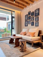 Comfort Tek Büyük Yataklı Oda | Kaliteli yatak takımı, kuştüyü yorgan, ayrı ayrı dekore edilmiş 