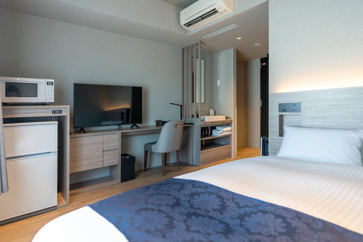 Comfort Double Room | Free WiFi, bed sheets