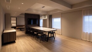 Suite | In-room dining - HOTEL R9 Premium Kawamataekimae (Meiwa)