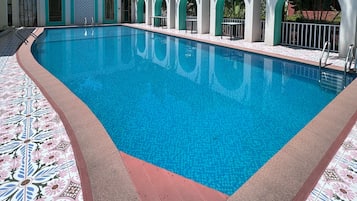 Indoor pool, lifeguards on site