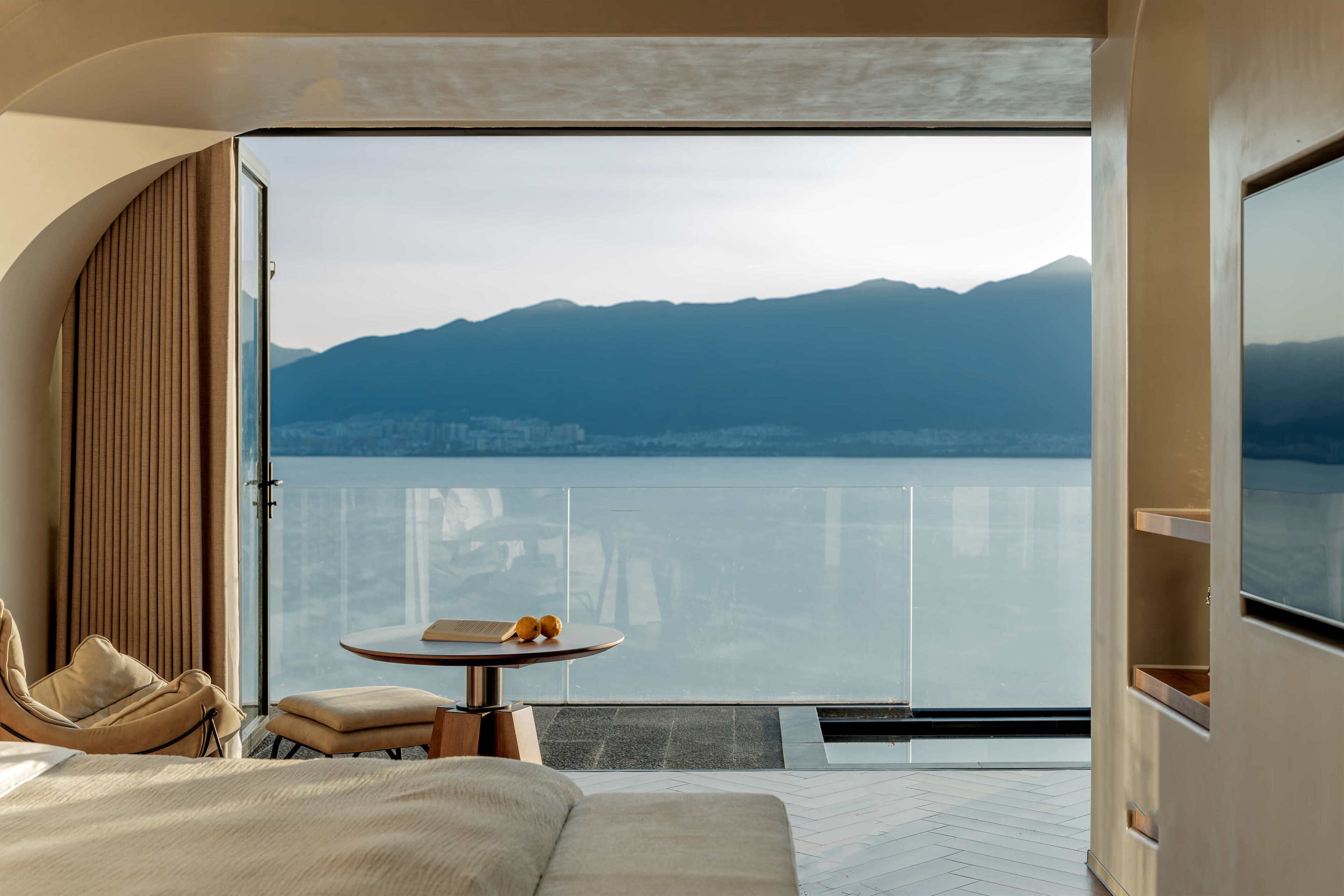 Senior Suite, Bay View | Desk, laptop workspace, blackout drapes, soundproofing