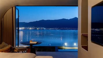 Senior Suite, Bay View | Desk, laptop workspace, blackout curtains, soundproofing