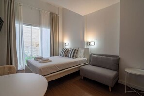 Iron/ironing board, travel cot, free WiFi, bed sheets