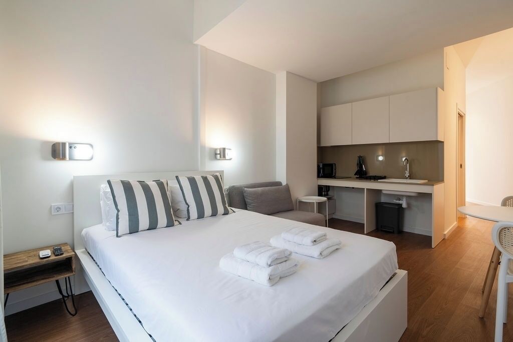 Iron/ironing board, travel crib, free WiFi, bed sheets