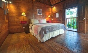 4 bedrooms, in-room safe, desk, iron/ironing board