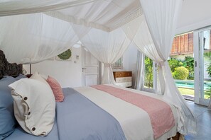 4 slaapkamers, een kluis op de kamer, een bureau