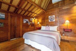 4 Schlafzimmer, Zimmersafe, Schreibtisch, Bügeleisen/Bügelbrett