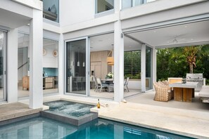 屋外ダイニングエリア