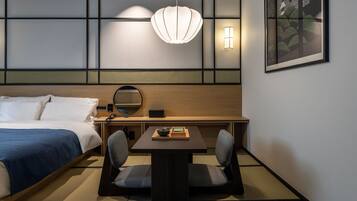 Meditation | Free minibar, individually decorated, individually furnished, desk