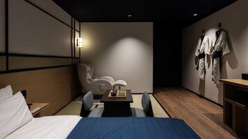 Massage | Free minibar, individually decorated, individually furnished, desk