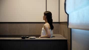 Free minibar, individually decorated, individually furnished, desk