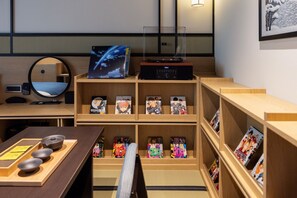 Comic Book | Minibar con artículos gratuitos y decoración individual