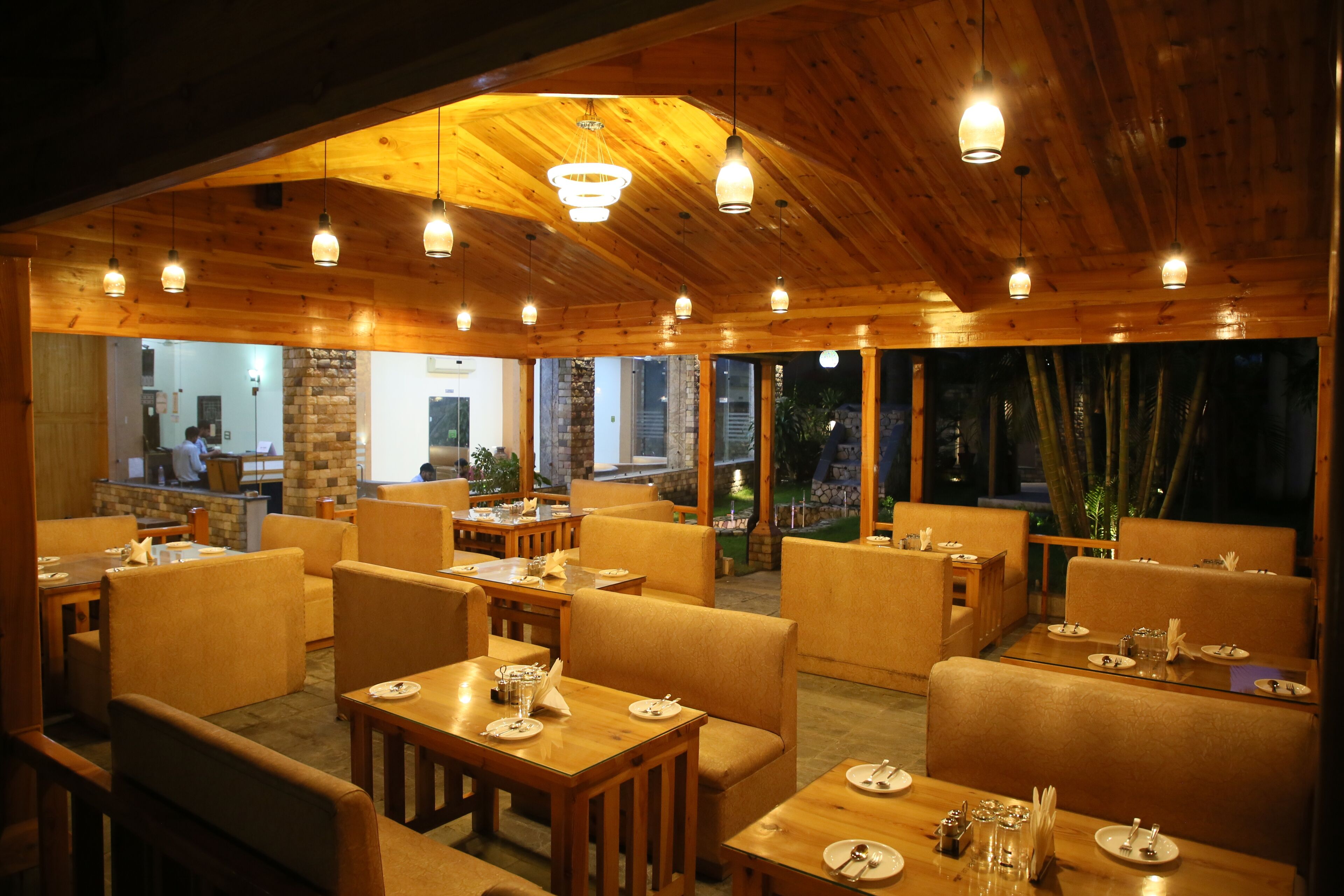 Daily cooked-to-order breakfast (INR 250 per person)