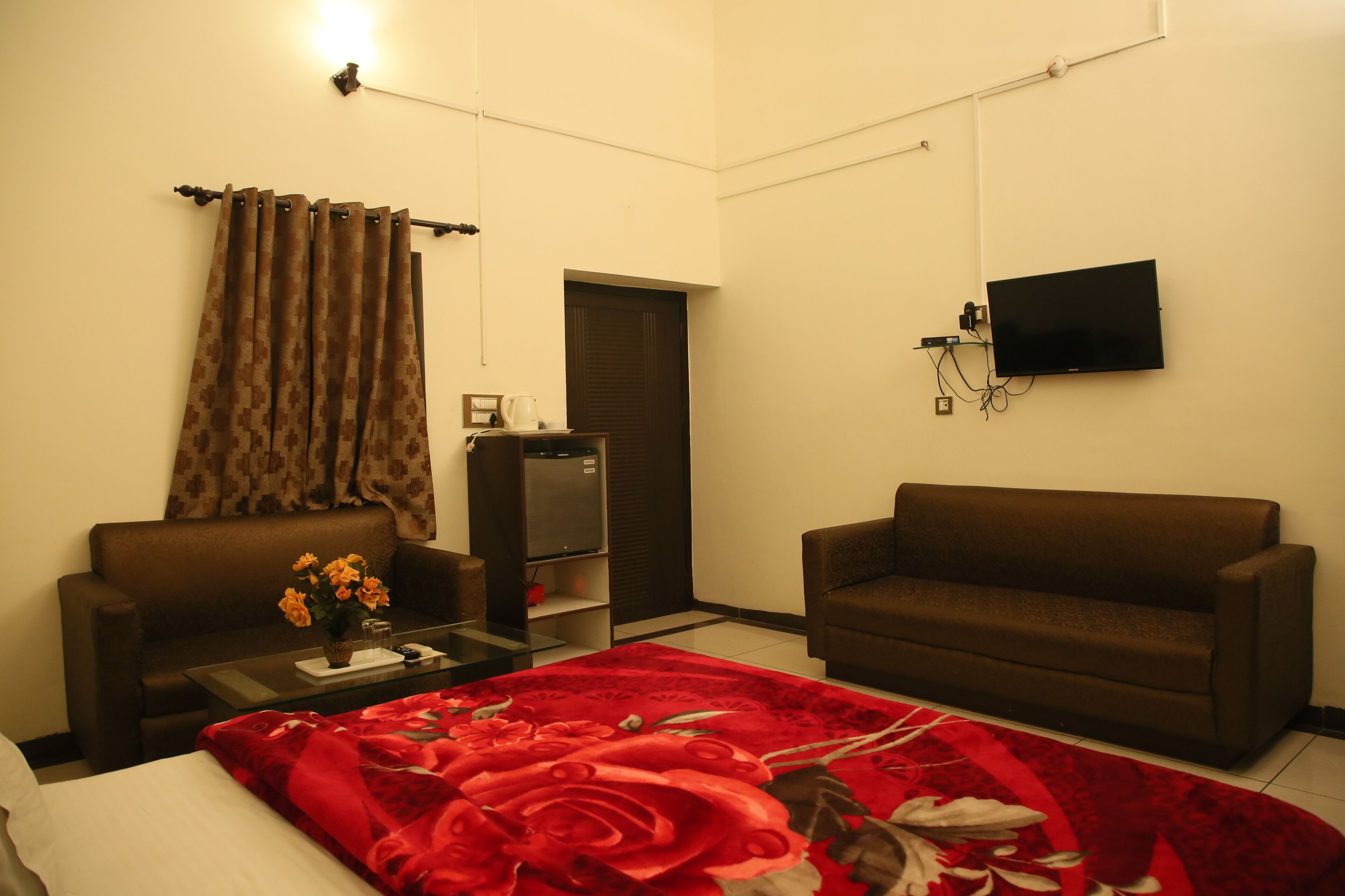 Deluxe Double Room, Courtyard View | In-room safe, desk, blackout curtains, iron/ironing board