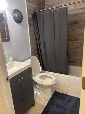 タオル、石鹸、トイレットペーパー