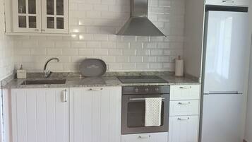 Refrigerador, microondas, horno y lavavajillas