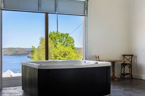Interior - The Otterbox Skyloft , luxury 1 bedroom home at the lake, indoor hot tub , darts (Smithville)
