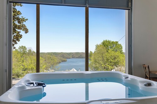 The Otterbox Skyloft , luxury 1 bedroom home at the lake, indoor hot tub , darts