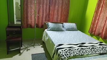 Cortinas blackout, tabla de planchar con plancha y wifi gratis