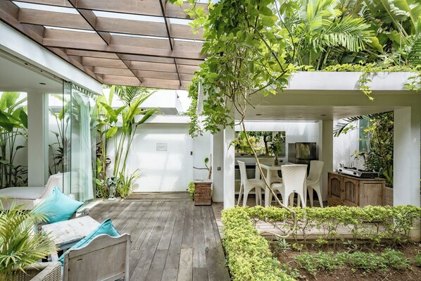 Phòng Suite Deluxe, sân hiên, quang cảnh vườn | B�ếp chung | Ấm điện 