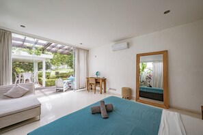 Egyptian cotton sheets, premium bedding, in-room safe, free WiFi