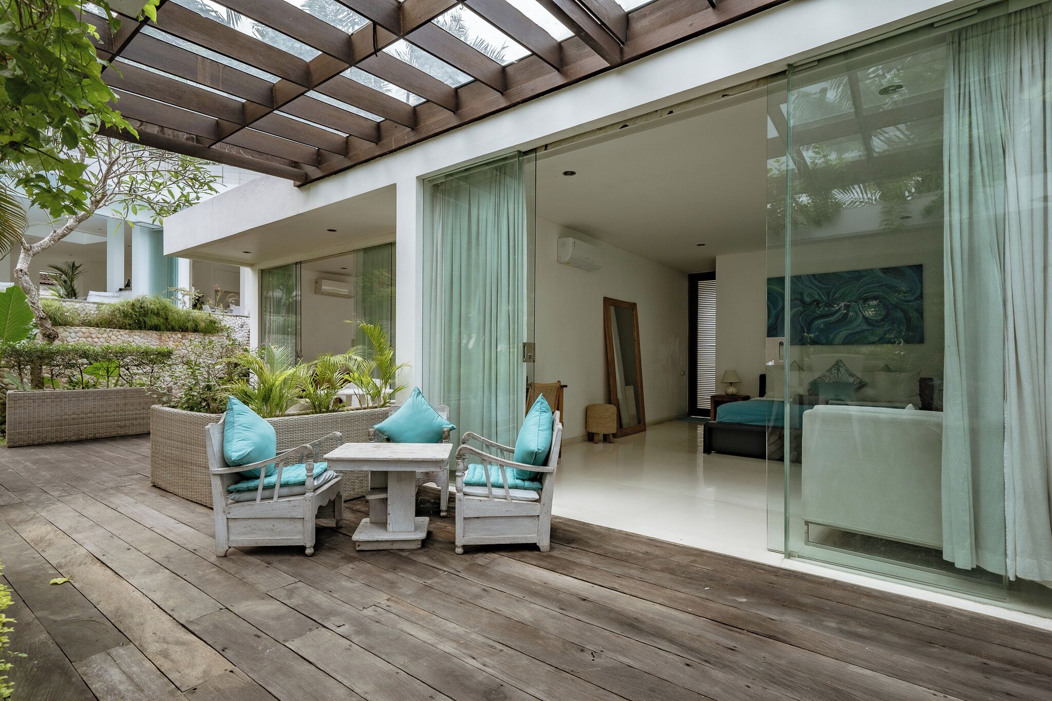 Deluxe Suite, Patio, Garden View | Ruang tamu