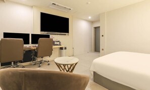 Quarto casal premium, vista para a cidade | Escrivaninha, espaço de trabalho para notebook, Wi-Fi de cortesia