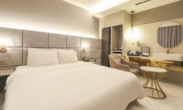 Deluxe Double Room, City View | Desk, laptop workspace, free WiFi, bed sheets