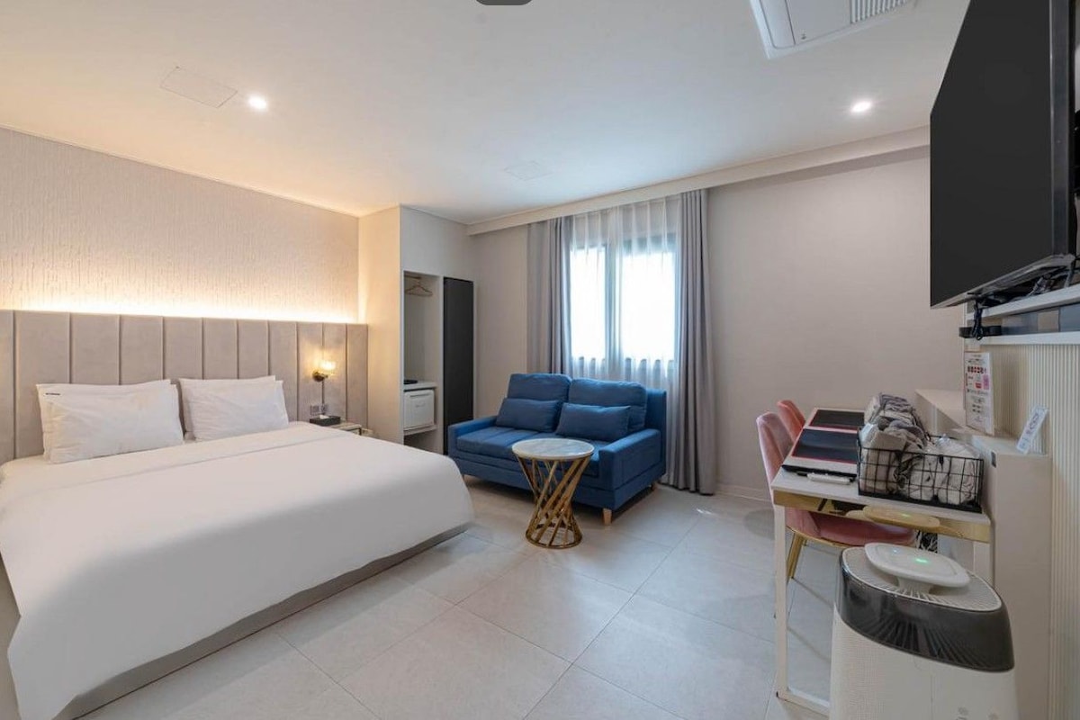 Habitación Premium, no fumadores, vistas a la ciudad | Ropa de cama de alta calidad y colchones con acolchado adicional