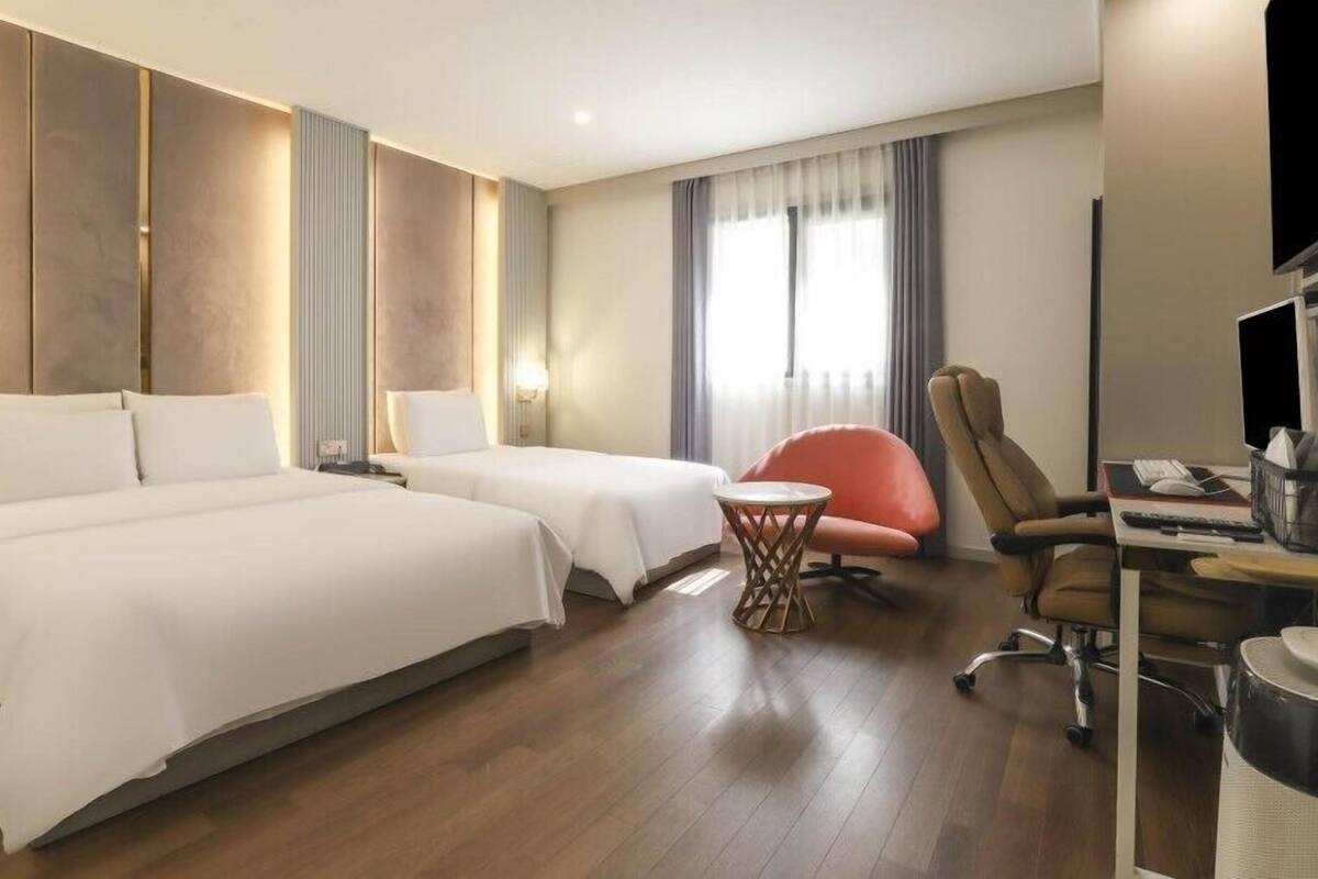 Deluxe Twin Room | Desk, laptop workspace, free WiFi
