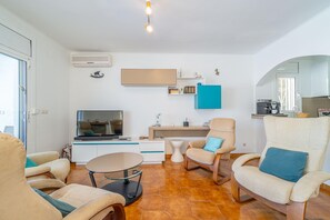 TV - House with mooring and pool (Empuriabrava)