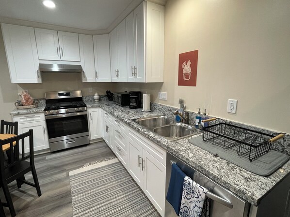 Mikrobølgeovn, ovn, kogeplade, opvaskemaskine