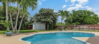 Coastal 3BR Home W/Pool