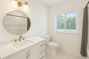 Serviettes fournies, savon, papier toilette