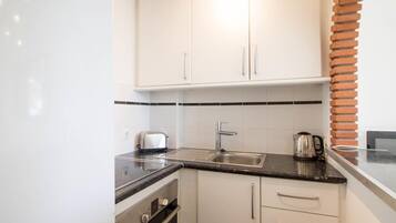 Frigorifero, microonde, forno, macchina per tè/caffè