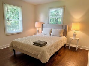 2 makuuhuonetta, silitysrauta/-lauta, internet, vuodevaatteet