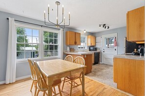 Microondas, horno, parrilla de estufa y lavavajillas 