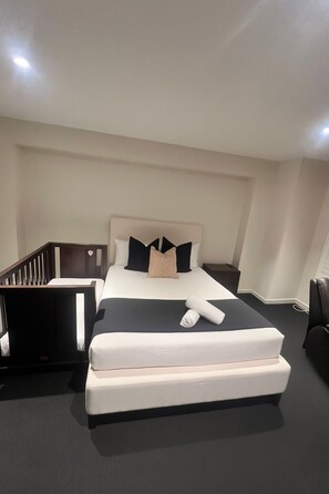 4 bedrooms, Internet, bed sheets