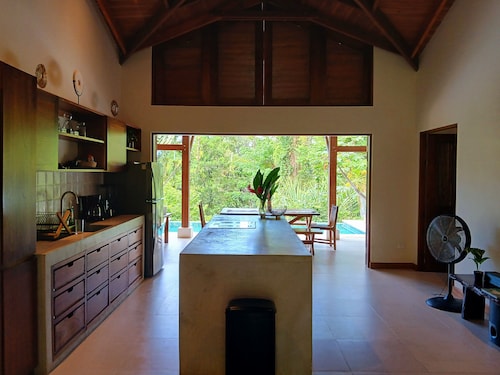 Villa Paraíso 3 bed, 2 bath w/ pool and AC-15 min from Punta Uva