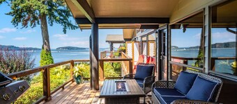 Bridgeview Lookout w/ Vast Water Views & Hot Tub!