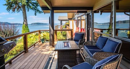 Bridgeview Lookout w/ Vast Water Views & Hot Tub!